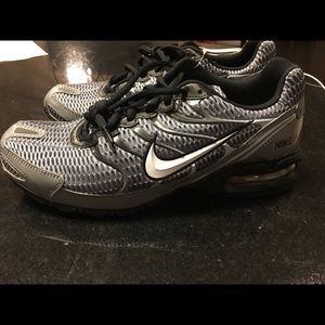 Men’s size 10 Nike torch 4